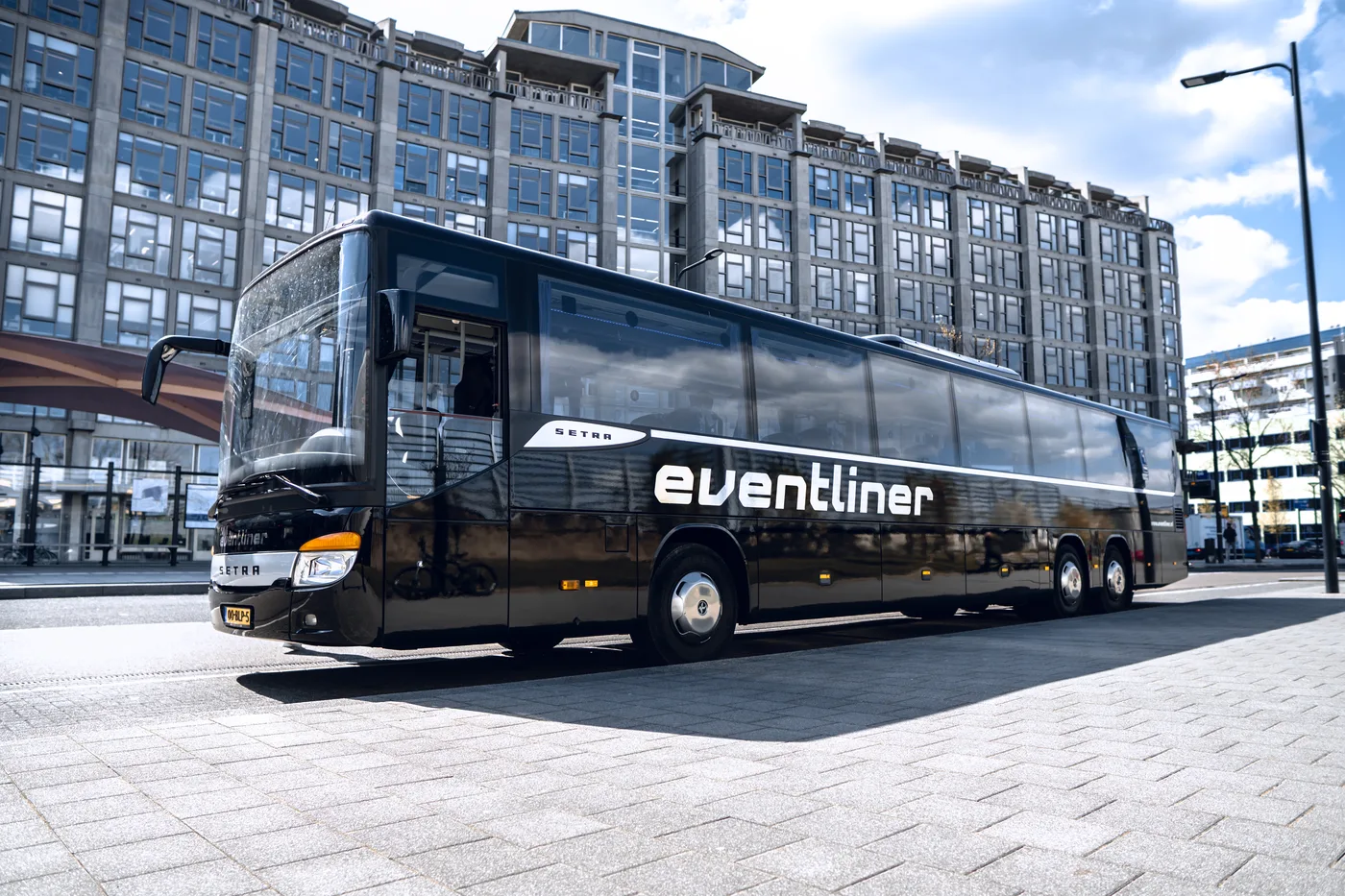Luxe touringcar huren in Delft
